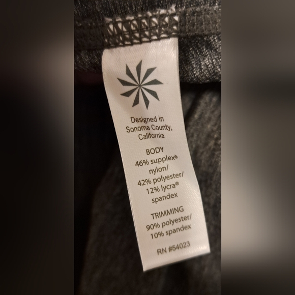 NWOT Athleta Relay Grey Neutral Yoga Gym Exercise Crop Capri Legging Pants SZ S - Picture 4 of 4